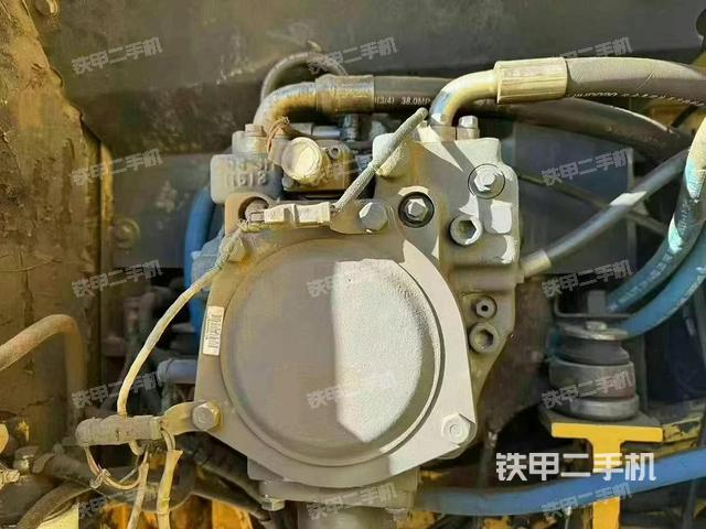 液壓泵艙室正面整體(整機(jī)外觀) 液壓泵艙室正面整體(整機(jī)外觀)