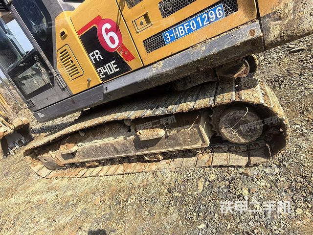 左侧履带整体 (行走机构) 左侧履带整体 (行走机构)