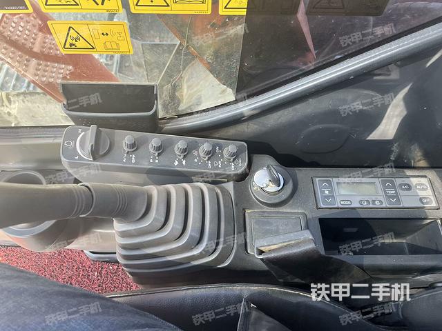 座椅右側(cè)控制臺(tái)/鑰匙門(mén)/油門(mén)/含右手柄（駕駛室部分）