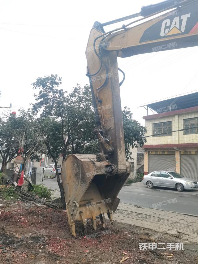 小臂整體左后(工作和回轉(zhuǎn)裝置) 小臂整體左后(工作和回轉(zhuǎn)裝置)
