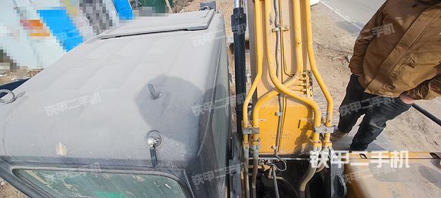 驾驶室顶部（整机外观）