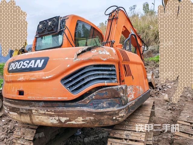 右后45(整機(jī)外觀) 右后45(整機(jī)外觀)