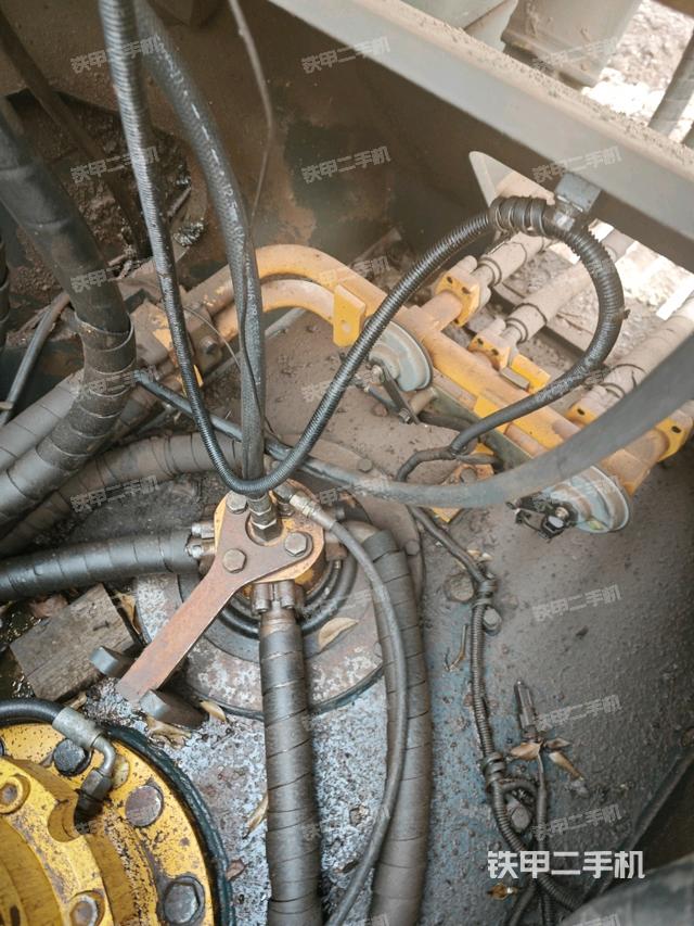 中央回轉(zhuǎn)接頭特寫(xiě)（上車部件）