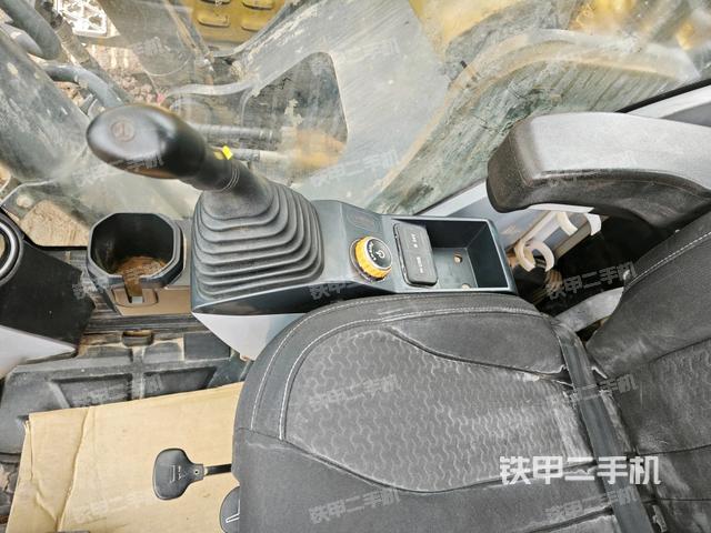 座椅右側(cè)控制臺/鑰匙門/油門/含右手柄（駕駛室部分）