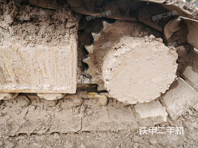 左驅(qū)動輪（行走機構(gòu)）