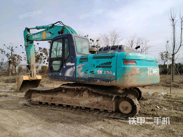 神钢SK260LC-8挖掘机的设备实拍-第2张实拍照片