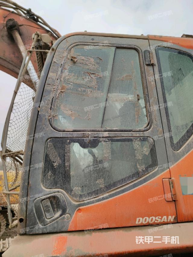 駕駛室正側(cè)（駕駛室部分）