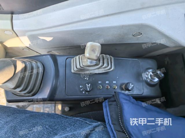 座椅右側(cè)控制臺(tái)/鑰匙門(mén)/油門(mén)/含右手柄（駕駛室部分）