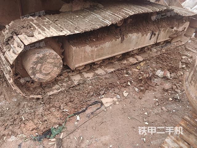 單側(cè)履帶整體(整機(jī)外觀) 單側(cè)履帶整體(整機(jī)外觀)