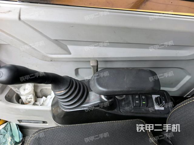 座椅右側(cè)控制臺(tái)/鑰匙門/油門/含右手柄（駕駛室部分）