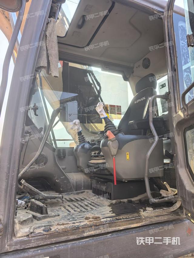 顶棚整体(驾驶室部分) 顶棚整体(驾驶室部分)