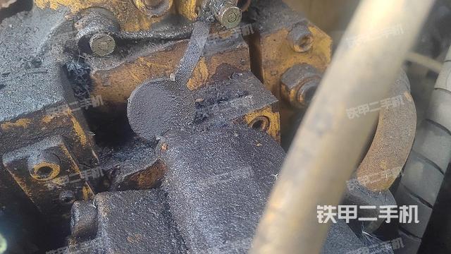 液壓泵艙室正面整體(整機(jī)外觀) 液壓泵艙室正面整體(整機(jī)外觀)