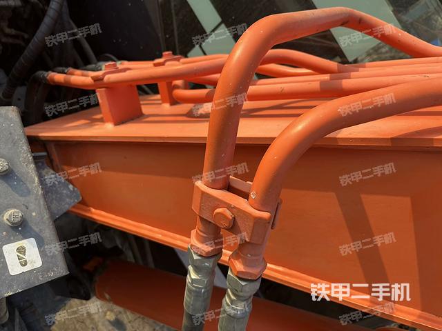 大臂根部?斜（工作和回轉(zhuǎn)裝置）