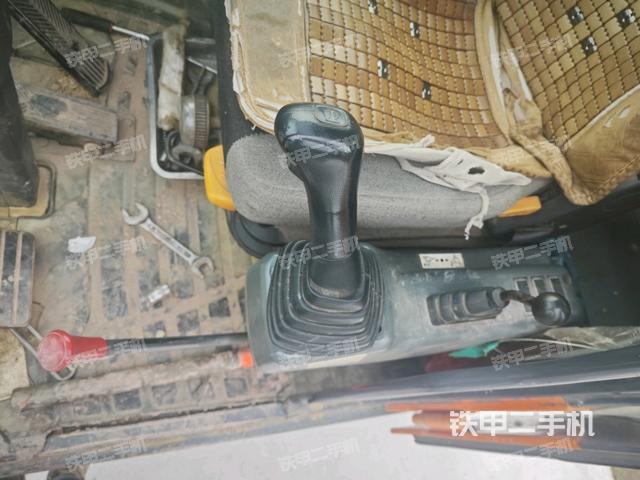 座椅左側(cè)控制臺(tái)/音響/含左手柄（駕駛室部分）