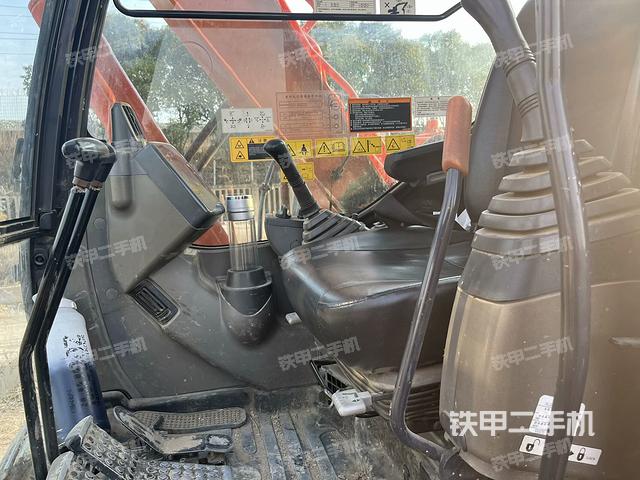 ?駕駛室正側(cè)（駕駛室部分）