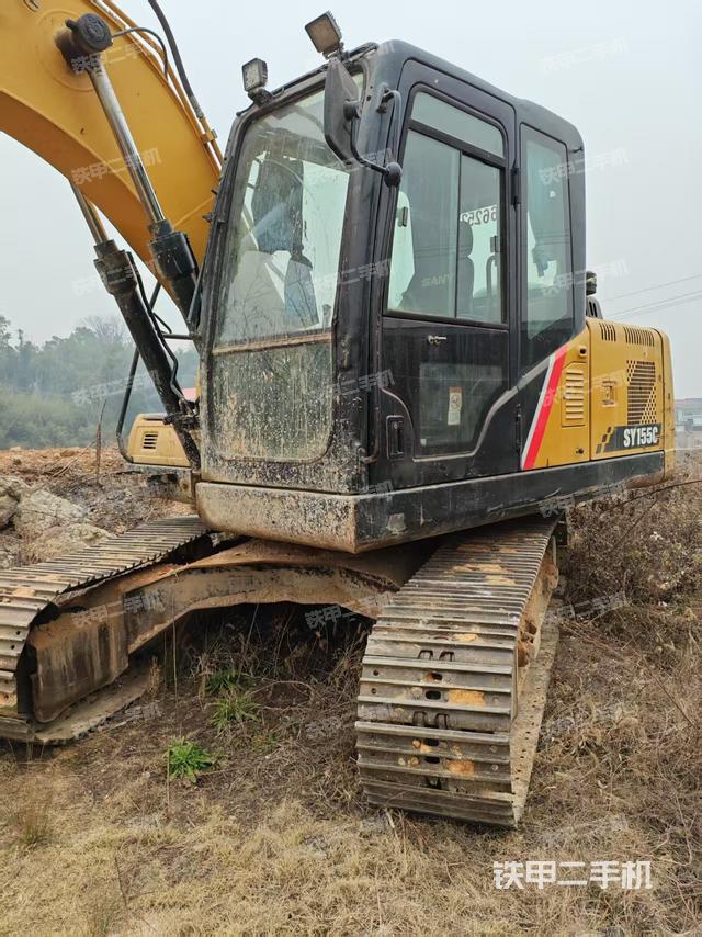 駕駛室整體(整機(jī)外觀) 駕駛室整體(整機(jī)外觀)