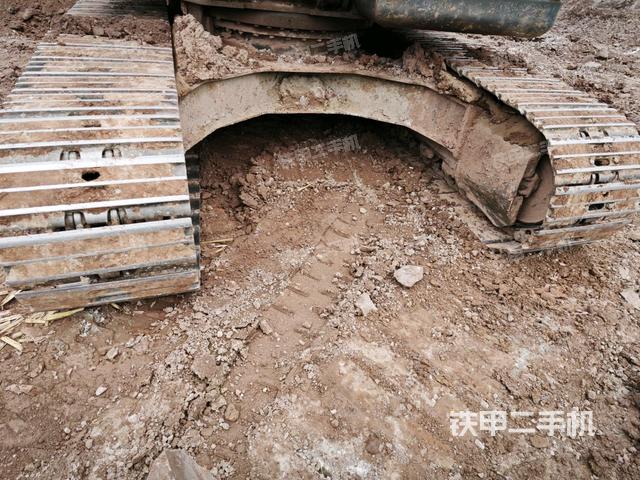 轉(zhuǎn)盤(pán)和下車架正前（工作和回轉(zhuǎn)裝置）