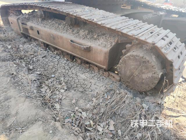 單側(cè)履帶整體(整機外觀) 單側(cè)履帶整體(整機外觀)
