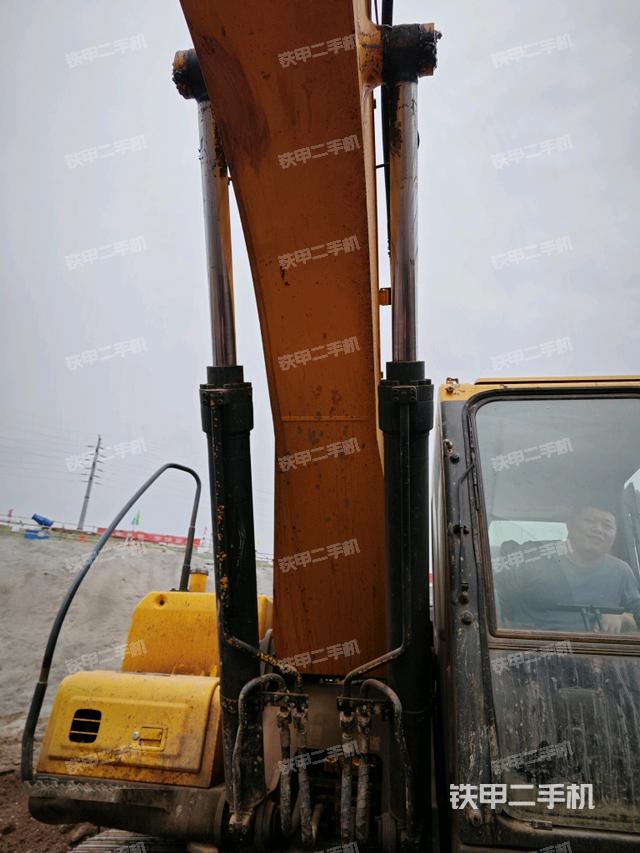 大臂油缸整體?豎拍（工作和回轉(zhuǎn)裝置）