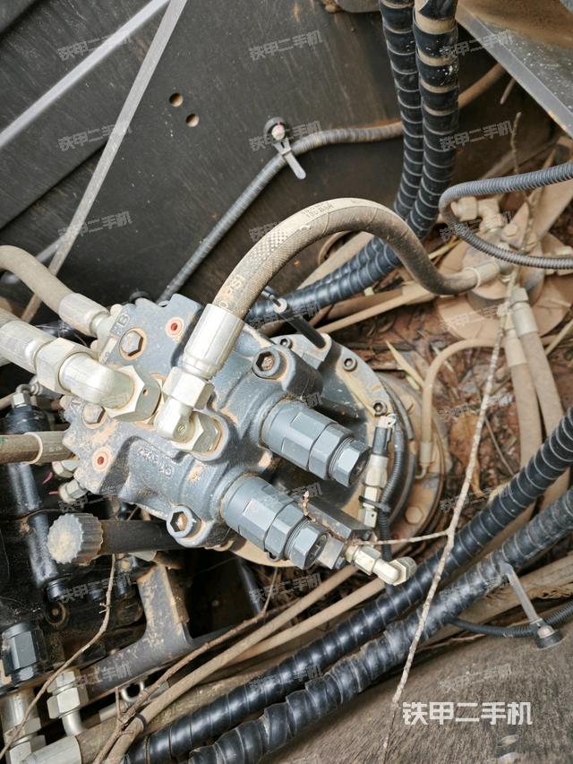 回轉(zhuǎn)馬達(dá)（上車部件）