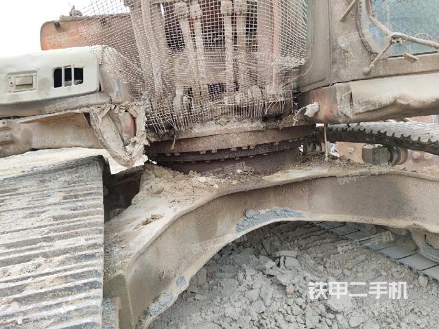 轉(zhuǎn)盤和下車架正前（工作和回轉(zhuǎn)裝置）