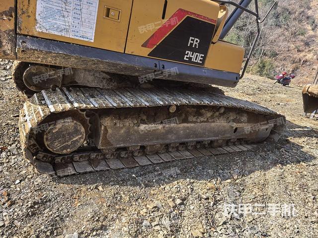 右侧履带整体(行走机构) 右侧履带整体(行走机构)