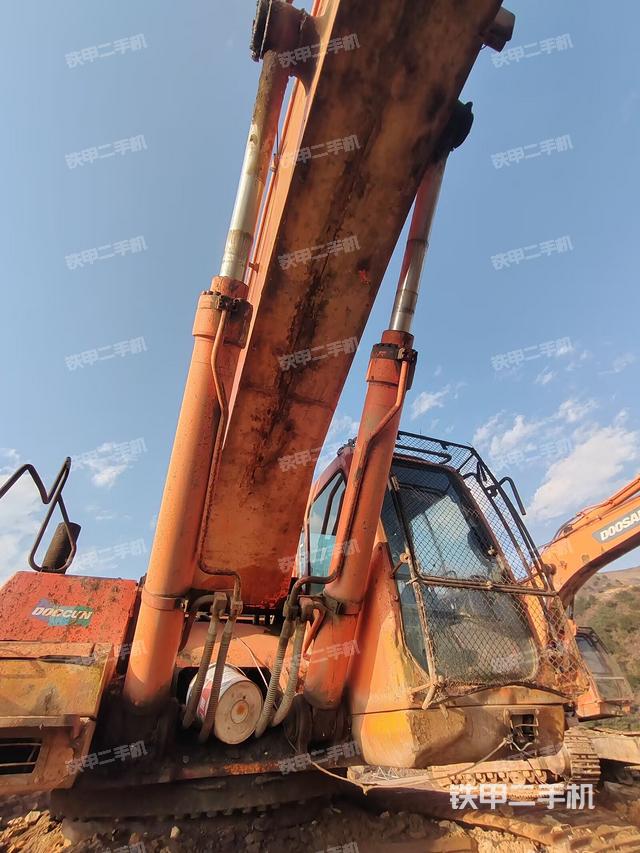 大臂油缸整體?豎拍（工作和回轉(zhuǎn)裝置）