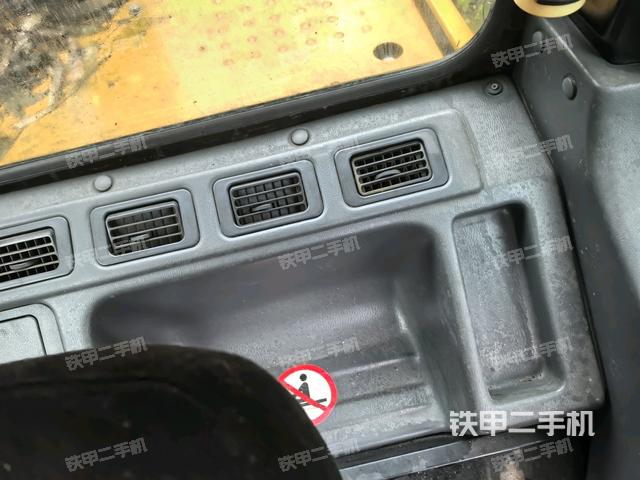 左后方玻璃角標(biāo)(駕駛室部分) 左后方玻璃角標(biāo)(駕駛室部分)