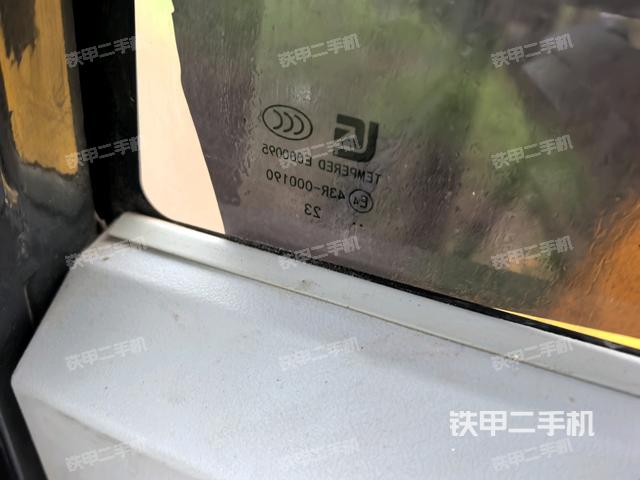 右側(cè)玻璃角標(biāo)（駕駛室部分）