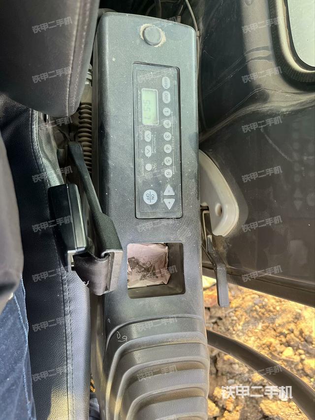 座椅左側(cè)控制臺(tái)/音響/含左手柄（駕駛室部分）