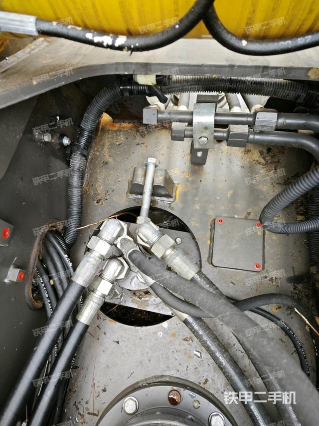 中央回轉(zhuǎn)接頭特寫（上車部件）