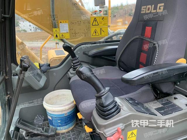 駕駛室整體（整機(jī)外觀）