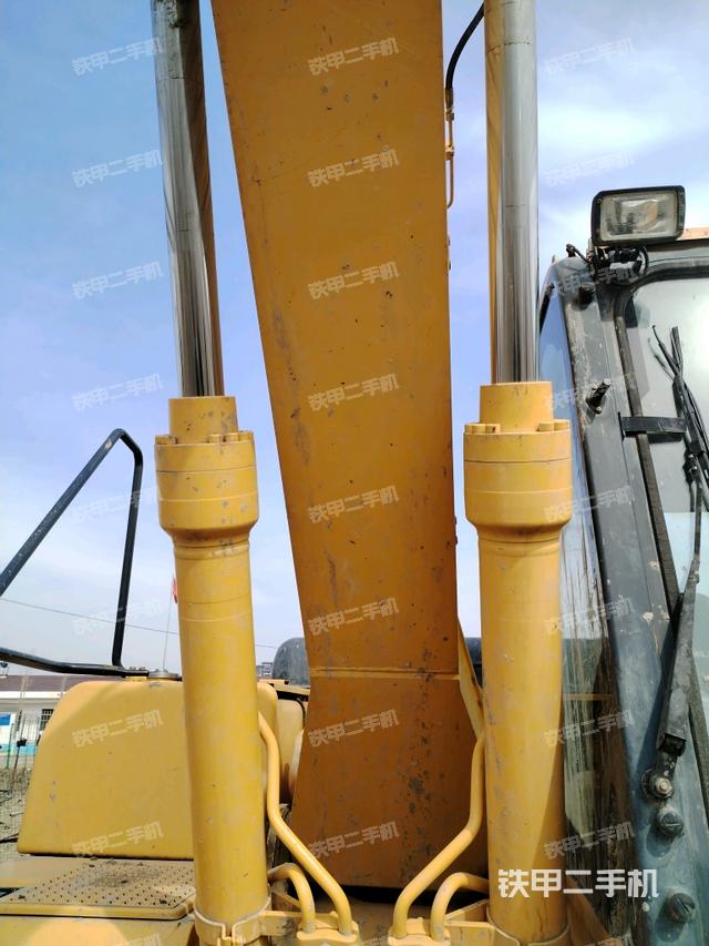 大臂油缸整體?豎拍（工作和回轉(zhuǎn)裝置）