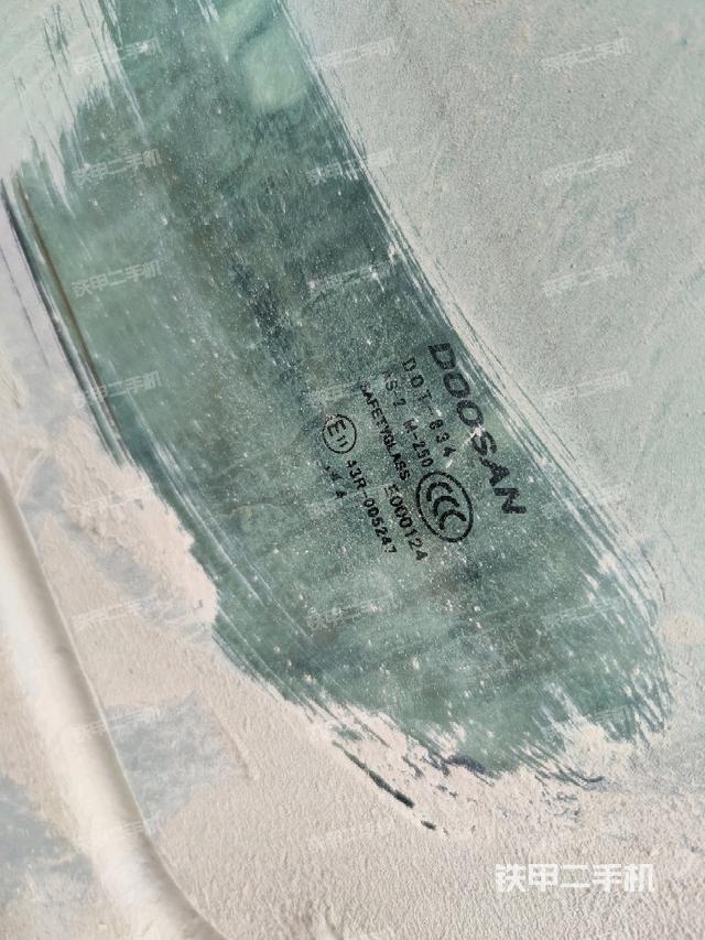 后窗玻璃角標(biāo)（駕駛室部分）