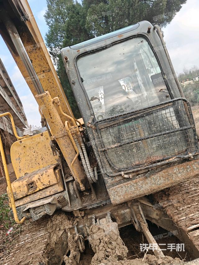 转盘和下车架正前（工作和回转装置）