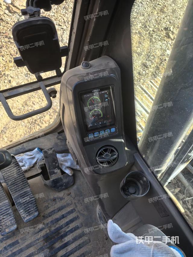 显示屏 (驾驶室部分) 显示屏 (驾驶室部分)