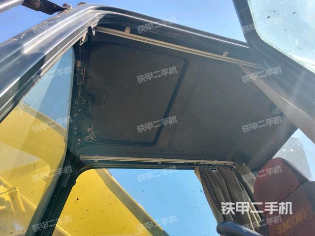 駕駛室頂部(整機(jī)外觀) 駕駛室頂部(整機(jī)外觀)