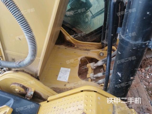 大臂根部?斜視(工作和回轉(zhuǎn)裝置) 大臂根部?斜視(工作和回轉(zhuǎn)裝置)