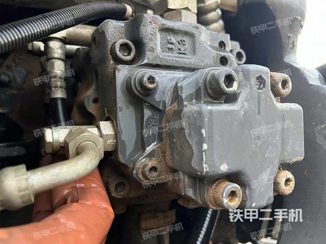 液壓泵艙室正面整體（整機(jī)外觀）