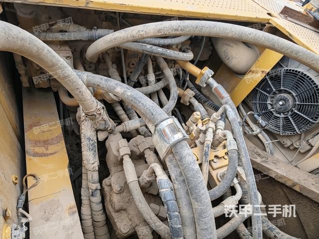 回轉(zhuǎn)馬達和主控閥（整機外觀）