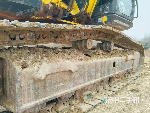 單側(cè)履帶整體(整機外觀) 單側(cè)履帶整體(整機外觀)