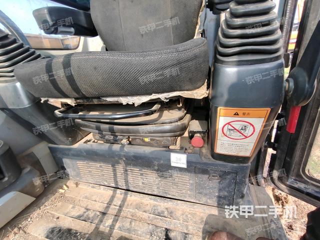 座椅右側(cè)控制臺(tái)/鑰匙門/油門/含右手柄(駕駛室部分) 座椅右側(cè)控制臺(tái)/鑰匙門/油門/含右手柄(駕駛室部分)