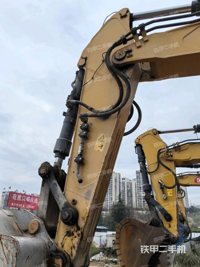 大臂油缸整體?豎拍（工作和回轉(zhuǎn)裝置）