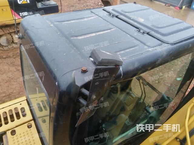 駕駛室頂部(整機(jī)外觀) 駕駛室頂部(整機(jī)外觀)