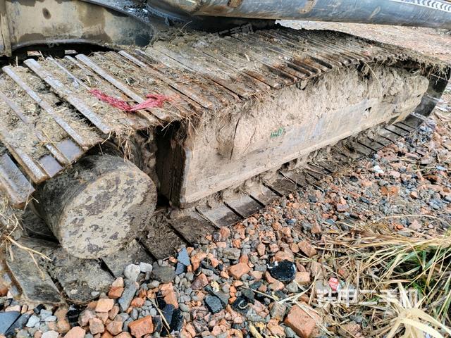 左側(cè)履帶整體?（行走機(jī)構(gòu)）