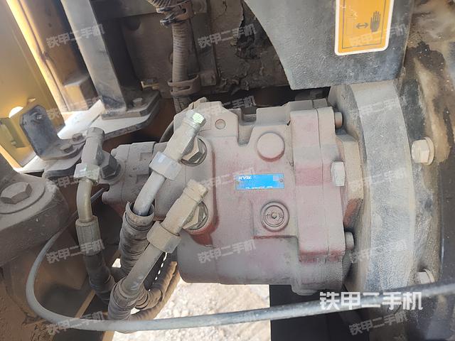液壓泵艙室正面整體(整機(jī)外觀) 液壓泵艙室正面整體(整機(jī)外觀)