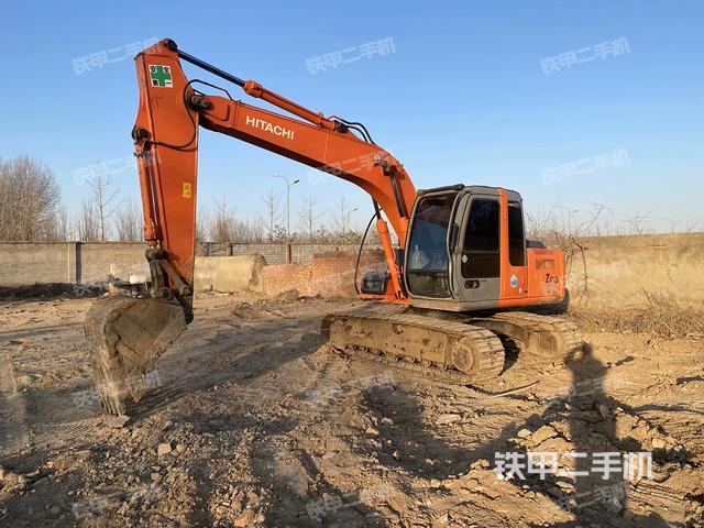 駕駛室頂部(整機(jī)外觀) 駕駛室頂部(整機(jī)外觀)