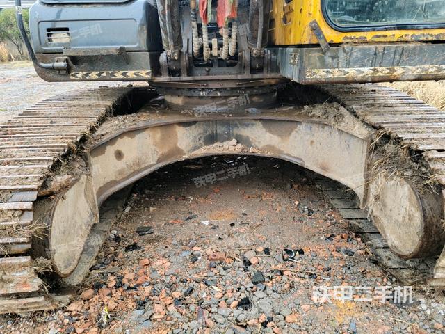 轉(zhuǎn)盤和下車架正前（工作和回轉(zhuǎn)裝置）