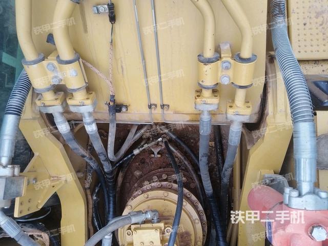 中央回轉(zhuǎn)接頭特寫(xiě)(上車部件) 中央回轉(zhuǎn)接頭特寫(xiě)(上車部件)