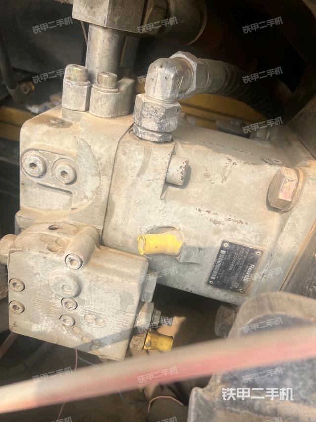 液壓泵艙室正面整體(整機外觀) 液壓泵艙室正面整體(整機外觀)